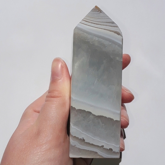 Banded Agate x Quartz Tower *tiny chip on tip* - Picture 4 of 5